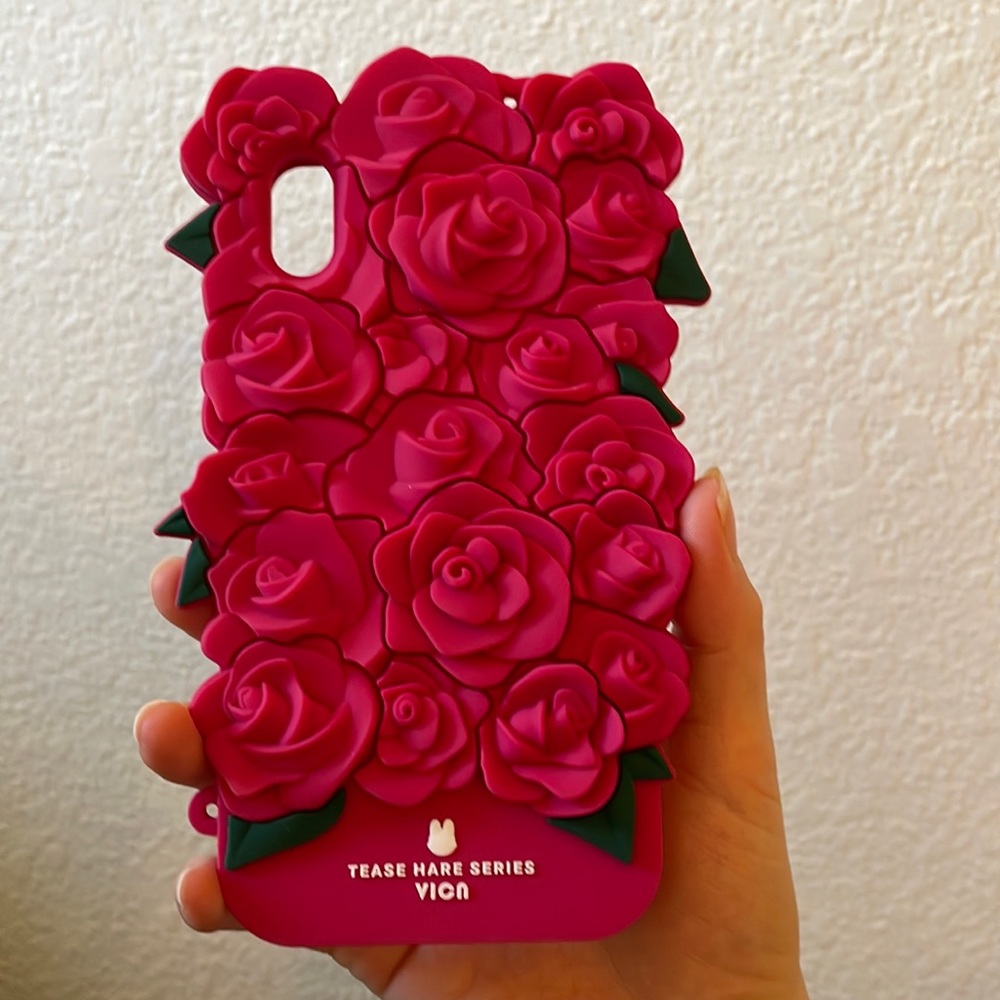 New iPhone XR protect case with roses shape.
